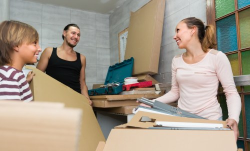Removal company reviewing a customer complaint during a moving service