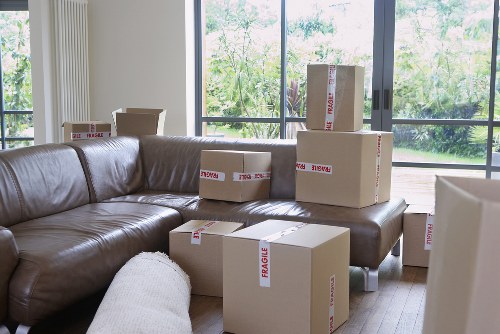Delivery and unloading process for a moving service
